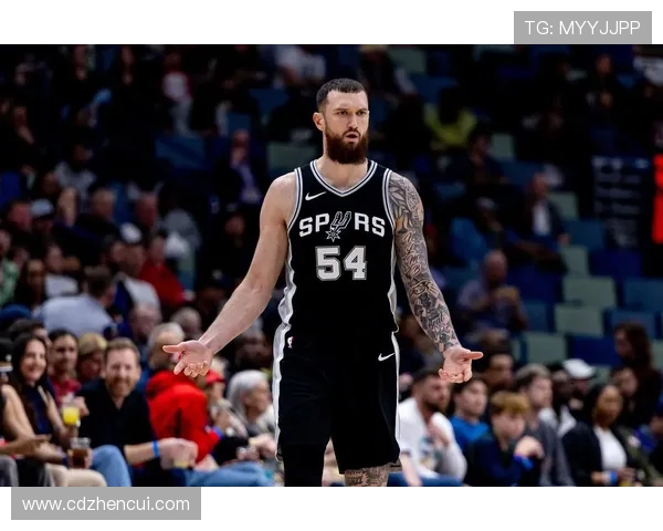 弗拉格谈隔扣马穆凯拉什维利:抓住对方失误快速反击上演精彩扣篮 弗拉格谈隔扣马穆凯拉什维利:抓住对方失误快速反击上演精彩扣篮