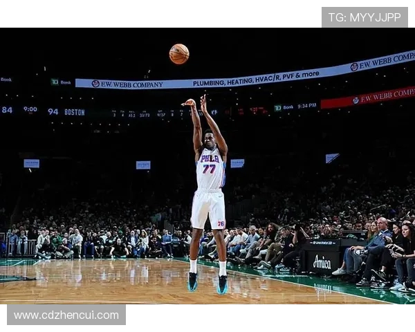 探花郎埃奇库姆火力全开半场轰18分生涯前两场半共取67分继续闪耀